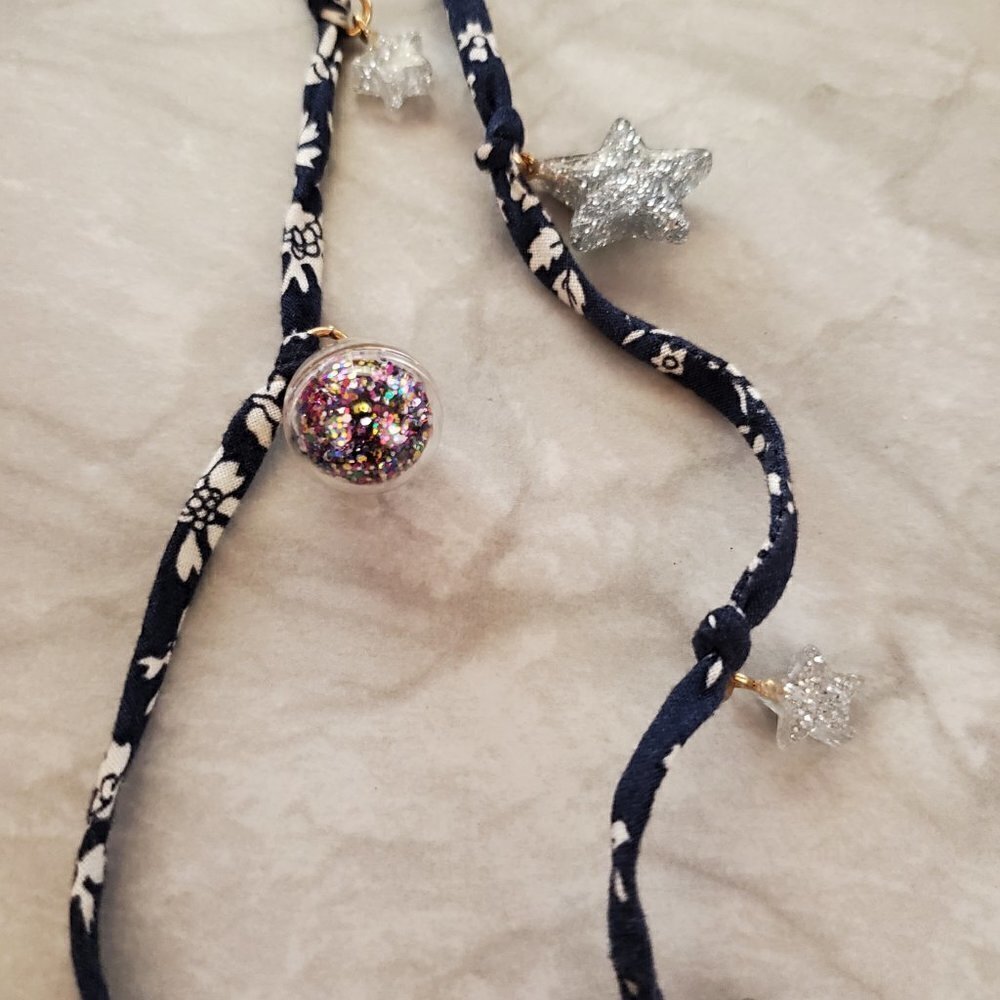 🦄 J.Crew Cuts Silver Glitter Unicorn Chamrs Stars Ball Fabric Tie Necklace 🦄 - Picture 3 of 9